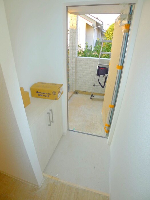 物件内観写真16　(玄関)