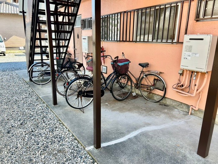 物件外観写真5　(駐輪場)