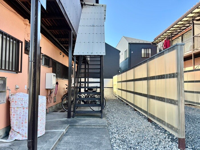 物件外観写真6　(エントランス部分)