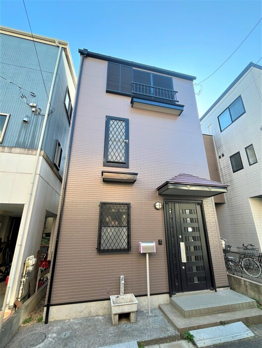 物件外観写真2　(エントランス部分)