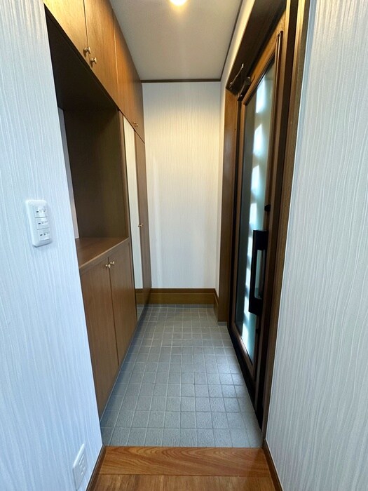 物件内観写真14　(玄関)
