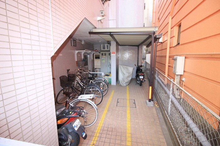 物件外観写真4　(駐輪場)