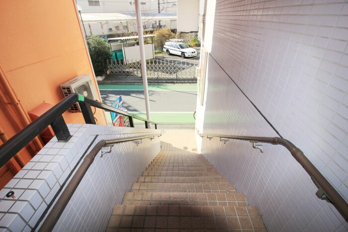 物件外観写真5　(エントランス部分)