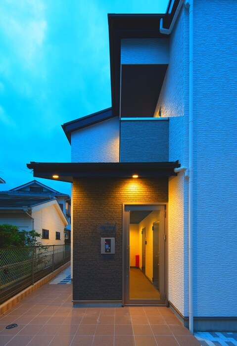 物件外観写真4　(エントランス部分)