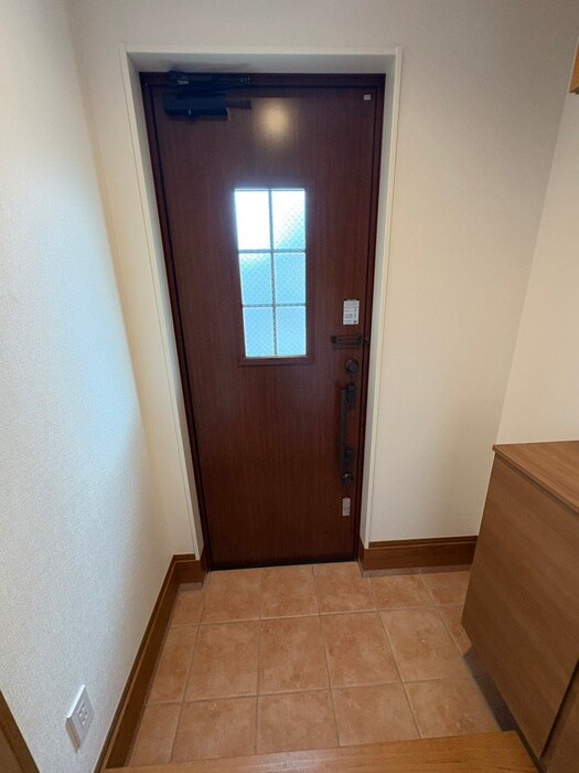 物件内観写真10　(玄関)