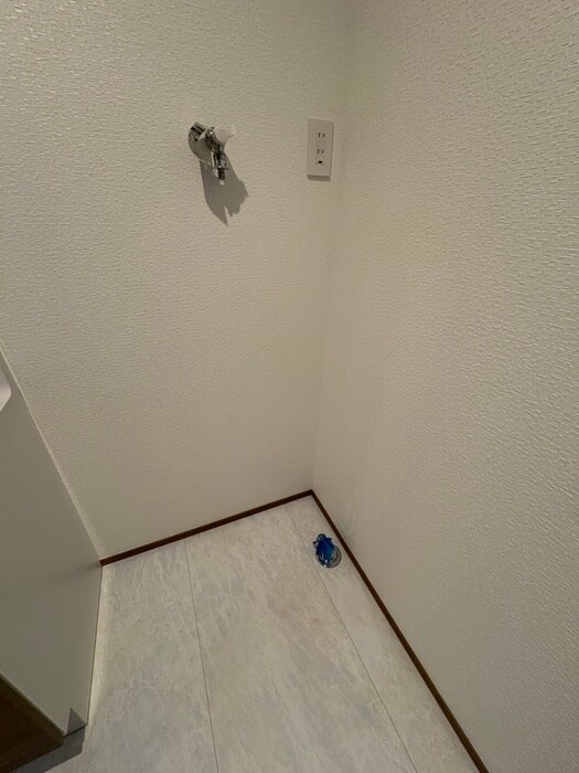 物件内観写真14　(洗濯機置場)