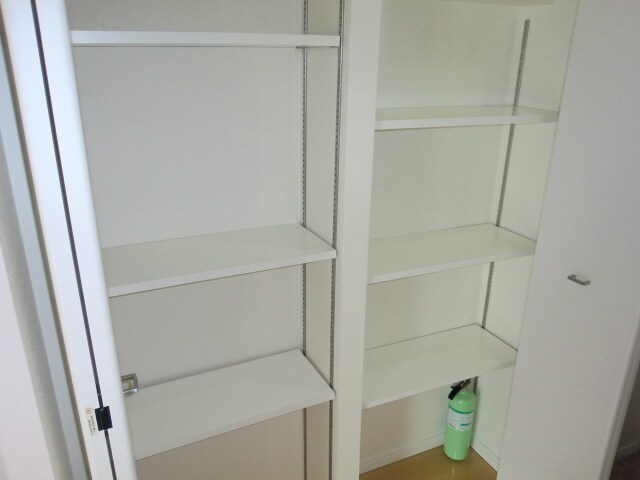 物件内観写真13　(収納)