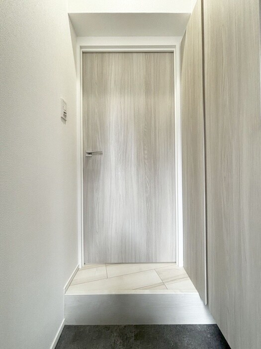 物件内観写真4　(玄関)