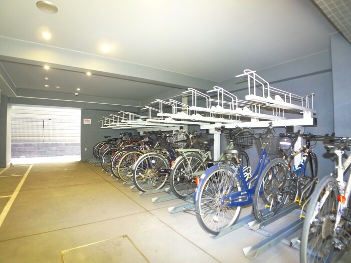 物件外観写真4　(駐輪場)