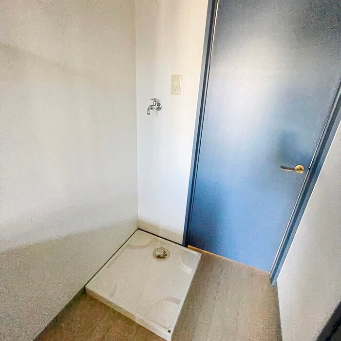 物件内観写真16　(洗濯機置場)