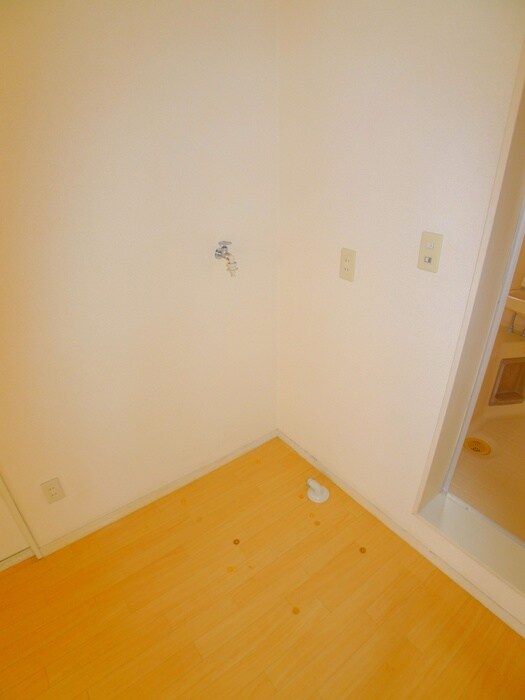 物件内観写真17　(洗濯機置場)