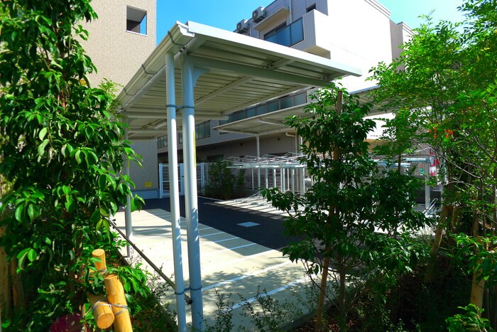 物件外観写真5　(バイク置き場)