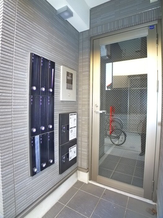 物件外観写真5　(エントランス部分)