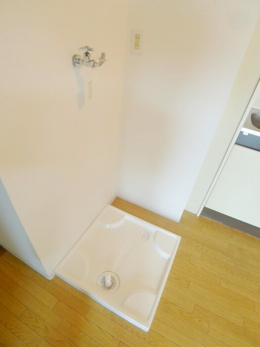 物件内観写真15　(洗濯機置場)