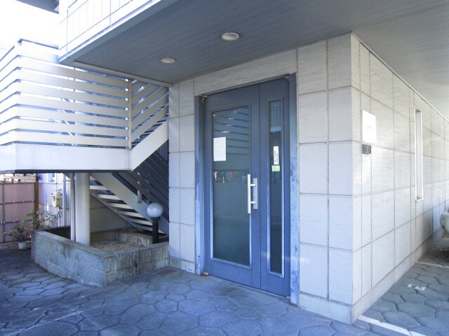 物件外観写真3　(エントランス部分)