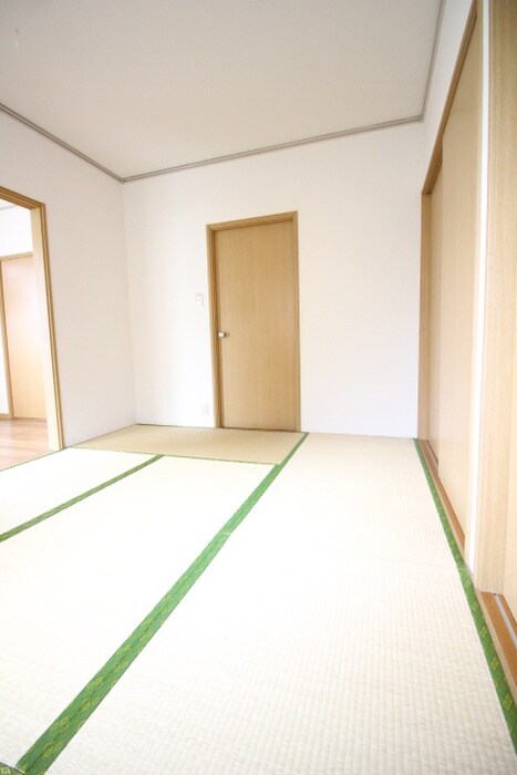 物件内観写真10　(室内からの展望)