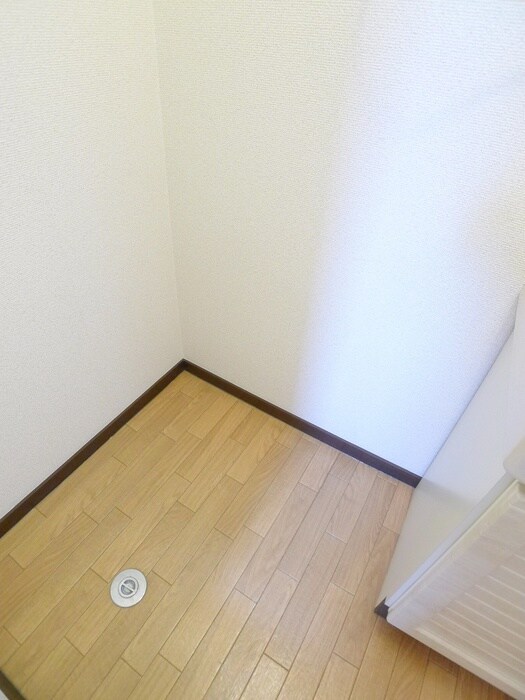 物件内観写真16　(洗濯機置場)