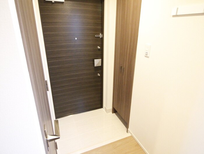 物件内観写真13　(玄関)