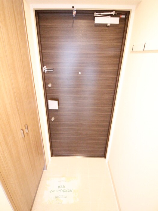 物件内観写真18　(玄関)