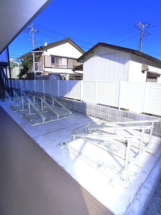 物件外観写真4　(駐輪場)