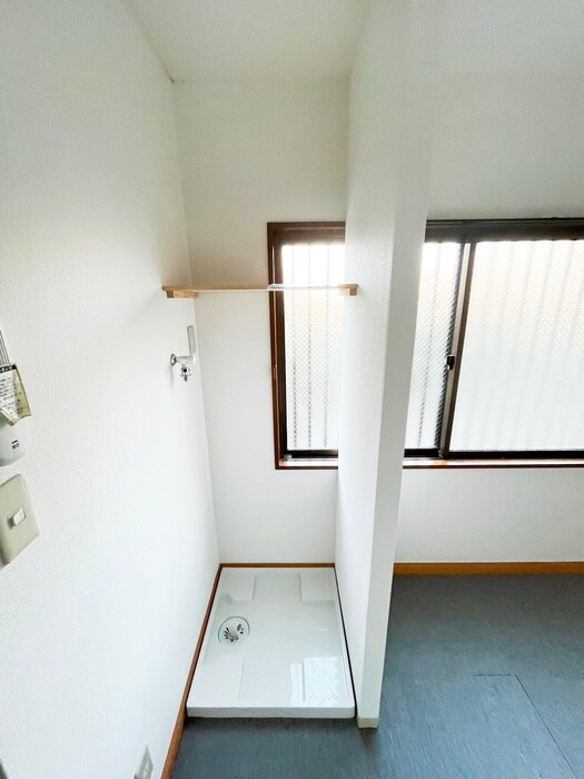 物件内観写真13　(洗濯機置場)