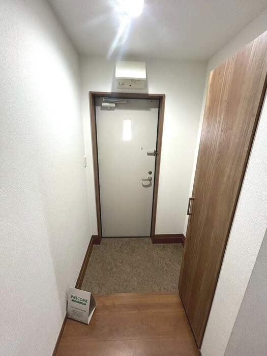 物件内観写真7　(玄関)
