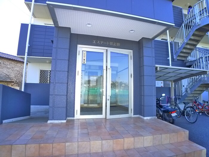 物件外観写真5　(エントランス部分)