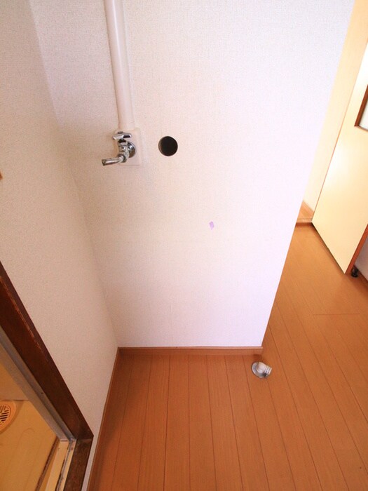 物件内観写真14　(洗濯機置場)