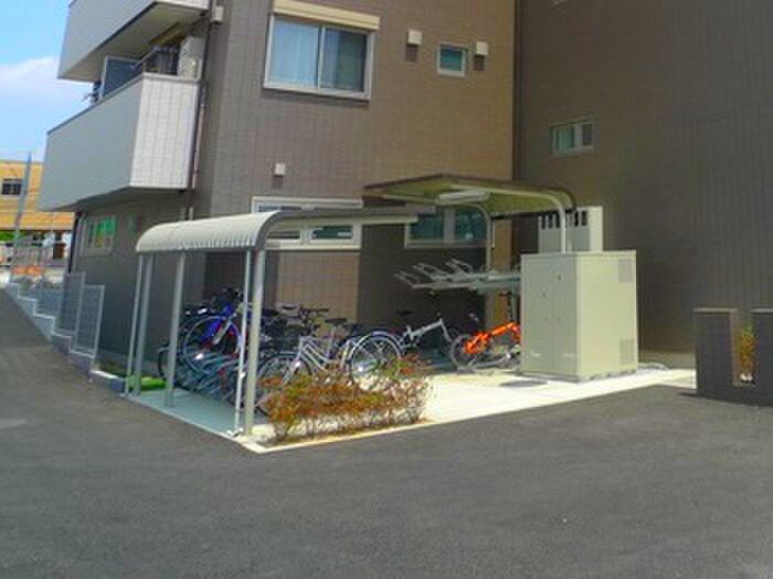 物件外観写真4　(駐輪場)
