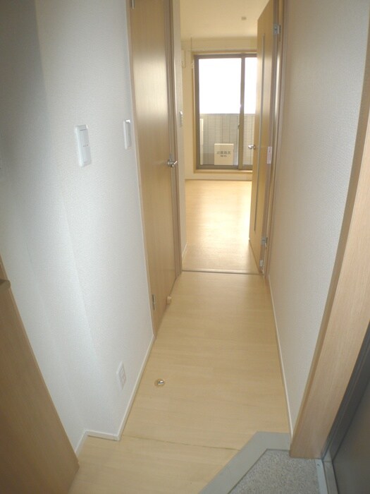 物件内観写真16　(玄関)