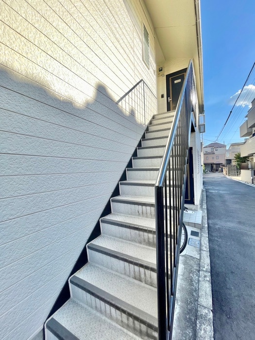 物件外観写真4　(エントランス部分)