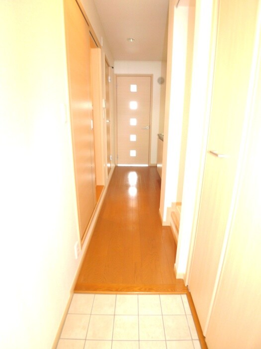 物件内観写真11　(廊下)