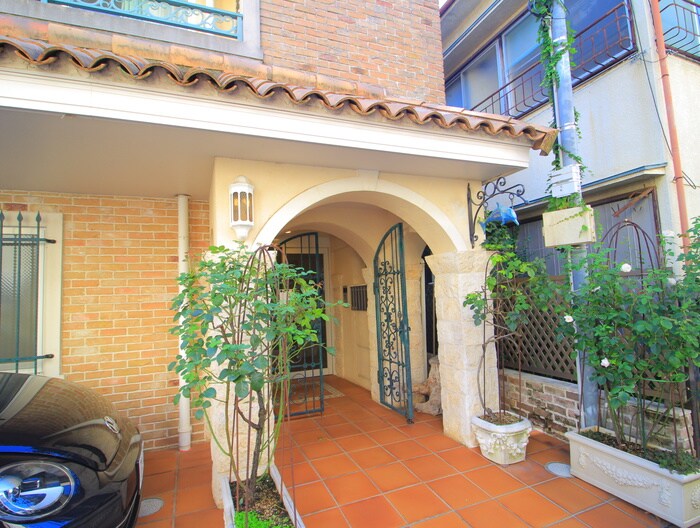 物件外観写真5　(エントランス部分)