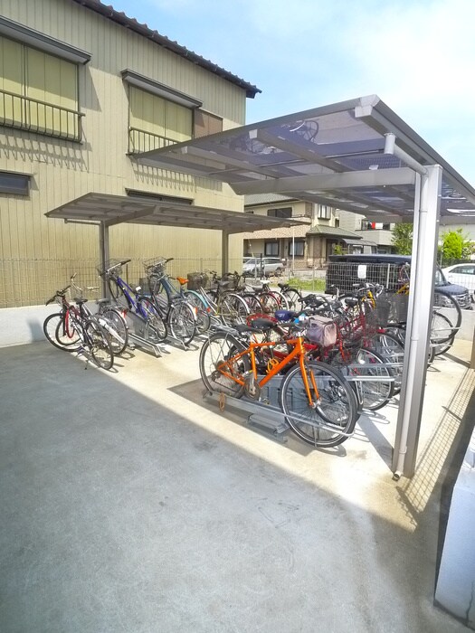物件外観写真3　(駐輪場)
