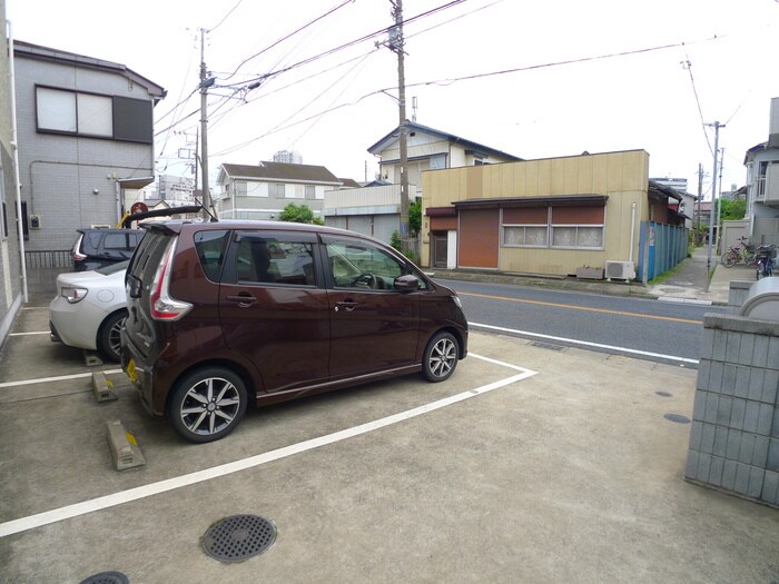 物件外観写真4　(駐車場)