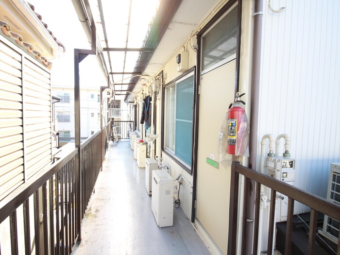 物件外観写真4　(エントランス部分)