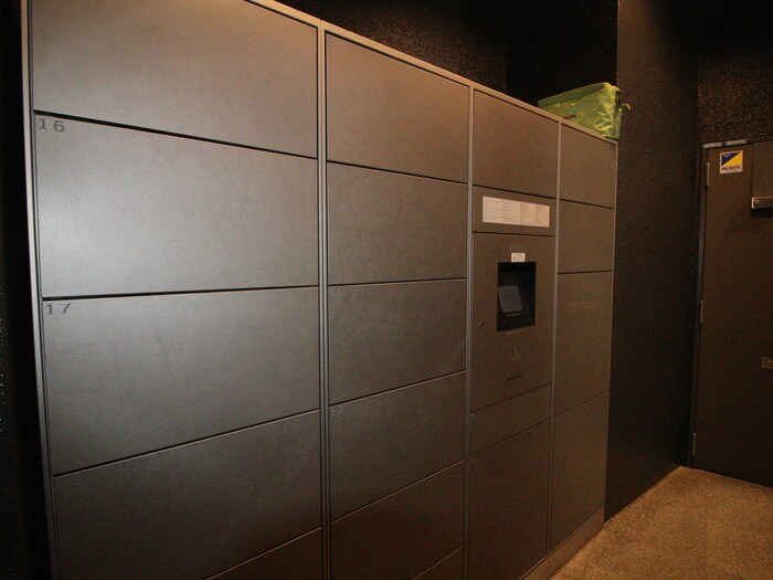 物件外観写真4　(エントランス部分)