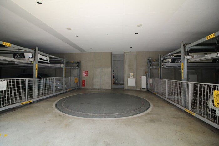 物件外観写真5　(駐車場)