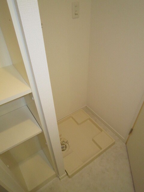 物件内観写真15　(洗濯機置場)