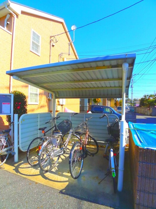 物件外観写真2　(駐輪場)