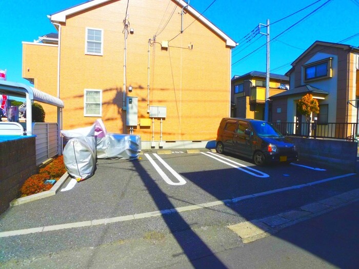 物件外観写真3　(駐車場)