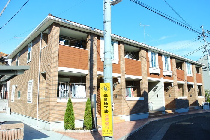 物件外観写真2　(エントランス部分)