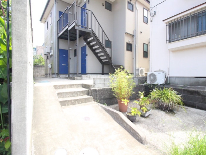 物件外観写真4　(エントランス部分)