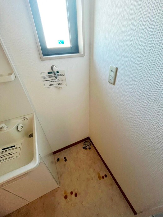 物件内観写真15　(洗濯機置場)