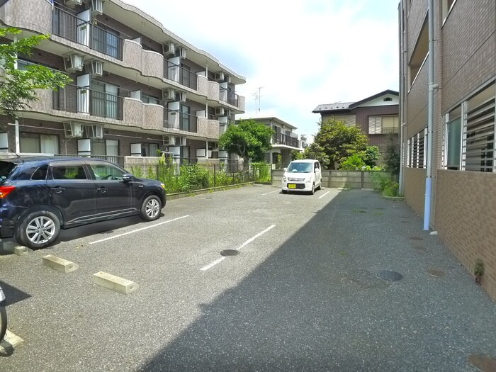 物件外観写真5　(駐車場)