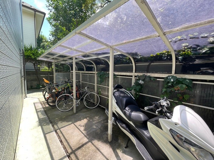 物件外観写真4　(エントランス部分)