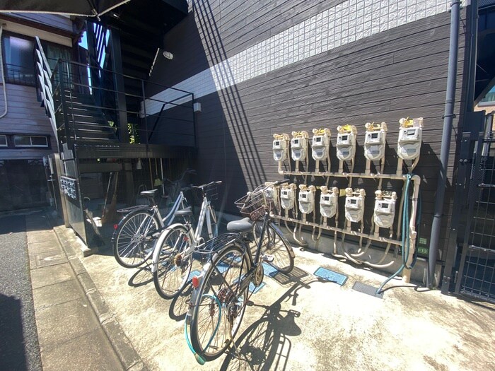 物件外観写真4　(駐輪場)