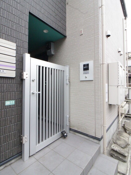 物件外観写真4　(エントランス部分)