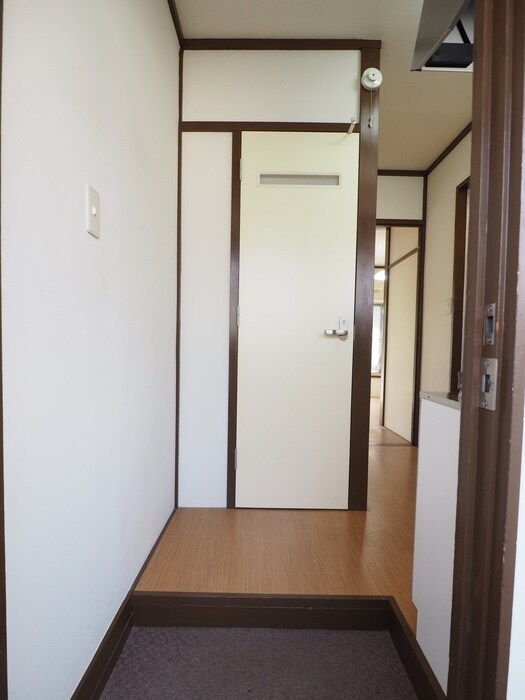 物件内観写真14　(玄関)