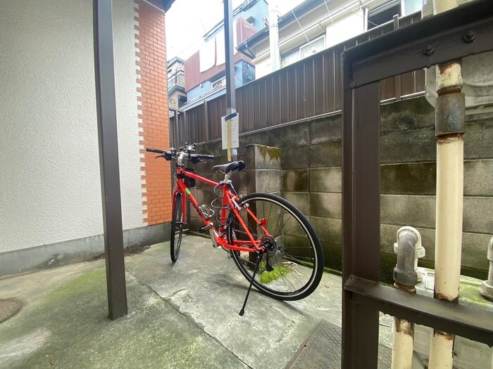 物件外観写真4　(駐輪場)